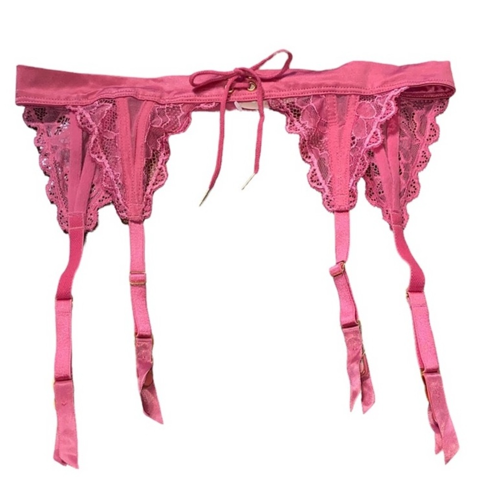 NWOT- Victoria’s Secret Adjustable Garter Belt w/Lace Details